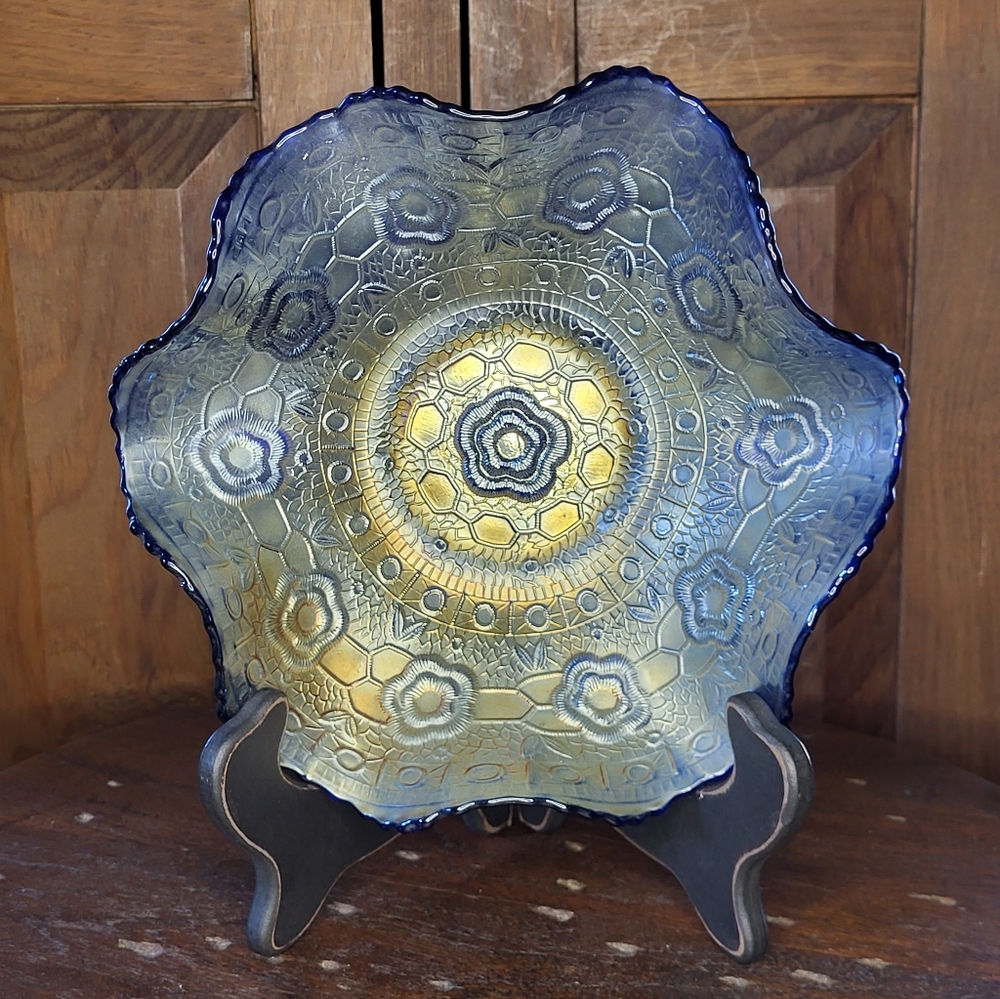 Antique Fenton "Captive Rose" carnival glass bowl - Picture 1 of 15
